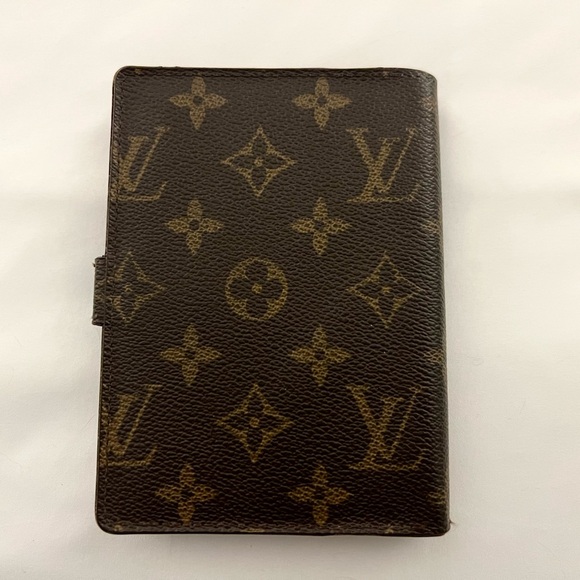 Louis Vuitton LV AGENDA PM (Preloved) LV PASSPORT HOLDER - Picture 4 of 11
